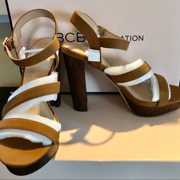 BCBGeneration
ONNIA PLATFORM SANDAL in Camel - Picture 8 of 10